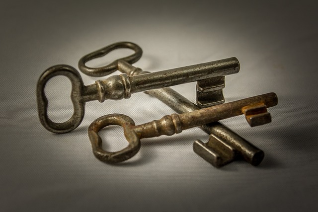 trois vieilles clefs